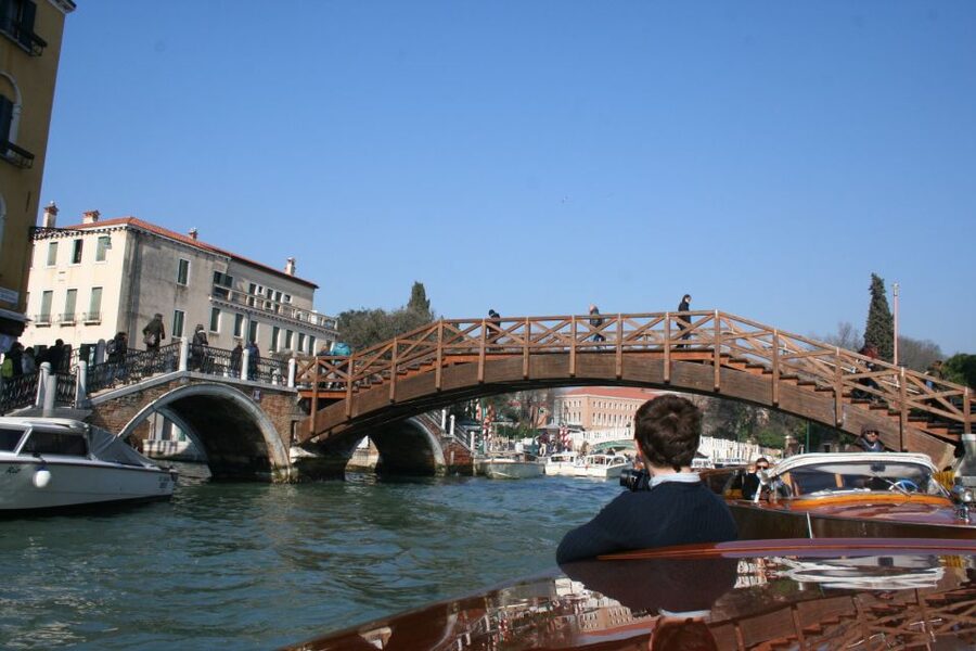 1-Hour Motor Boat Ride on Grand Canal - A 1-hour Grand Canal ride that actually fits Venice