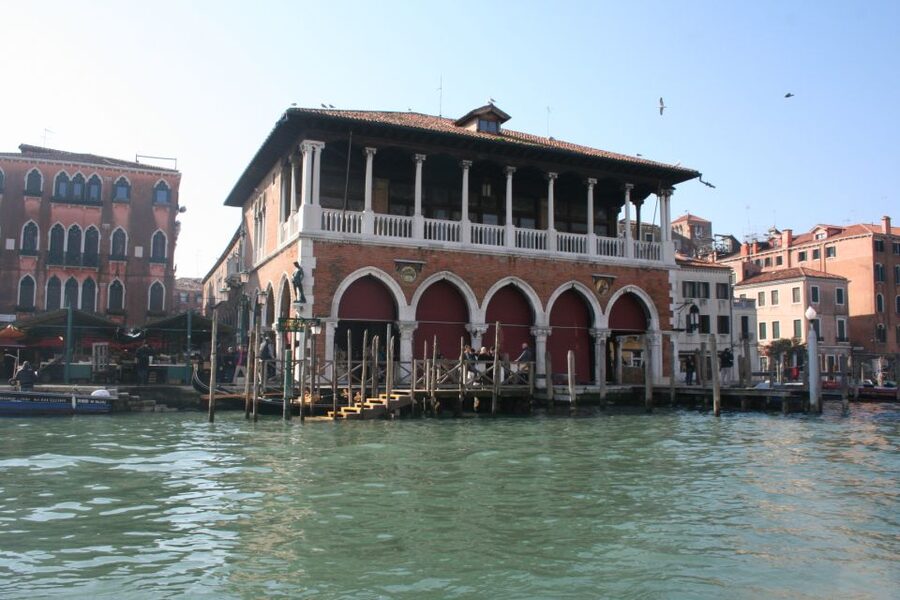 1-Hour Motor Boat Ride on Grand Canal - Your guide’s stories: how Venice comes alive in an hour