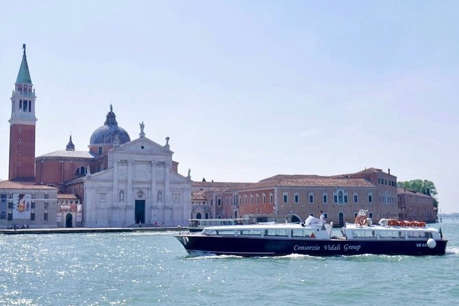 1-hour panoramic tour of Venice by boat - Giudecca Canal and the white Palladian churches you can spot fast