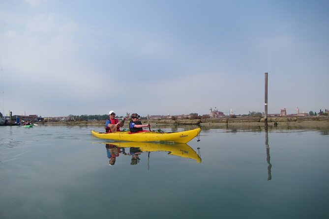 2 Hour Venice Canal Kayak Tour - Premium experience by day - Photos and a Water Bottle Souvenir: Small Extras That Matter