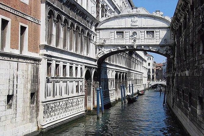 3 Hours Venice walking tour - Stop 3: Canal Grande, Venice’s main street by water