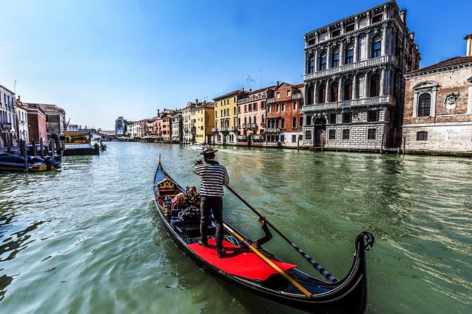 30-min Private Gondola Ride for up to 5 people - Entering Venice by water, without the line