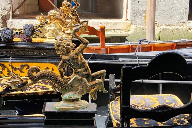 30-min Private Gondola Ride for up to 5 people - Punta della Dogana and the Palla d’Oro sphere