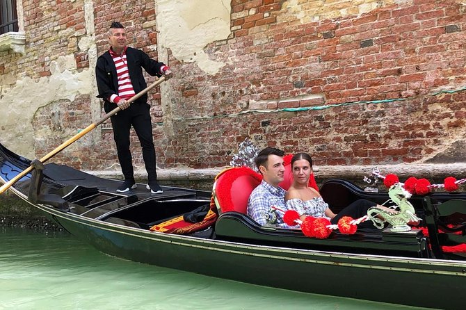 30-min Private Gondola Ride for up to 5 people - Price and value: $177.52 per group, and when it feels fair