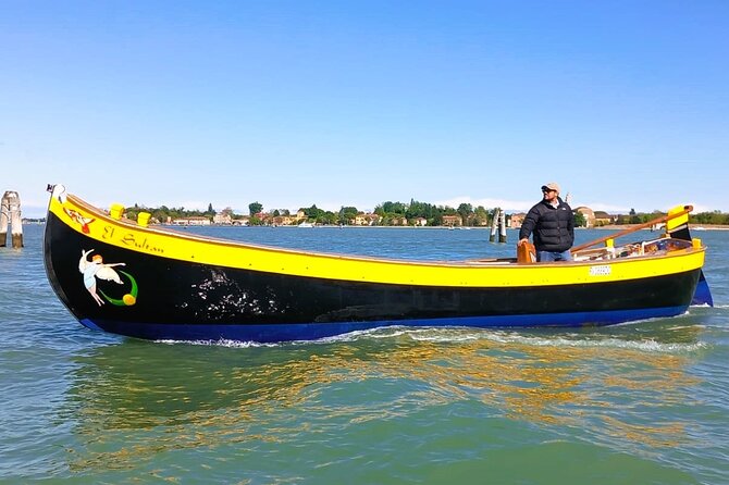 4-hour private tour in the Northern Lagoon with traditional boat - Stop 1: Burano for color, lace shops, and bussolai