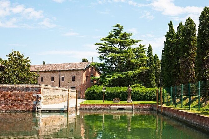 4 hours Private Boat Tour to Murano, Burano with local real guide - The Lagoon Between Islands: Sant Erasmo, Birds, and Lagoon Farming Views