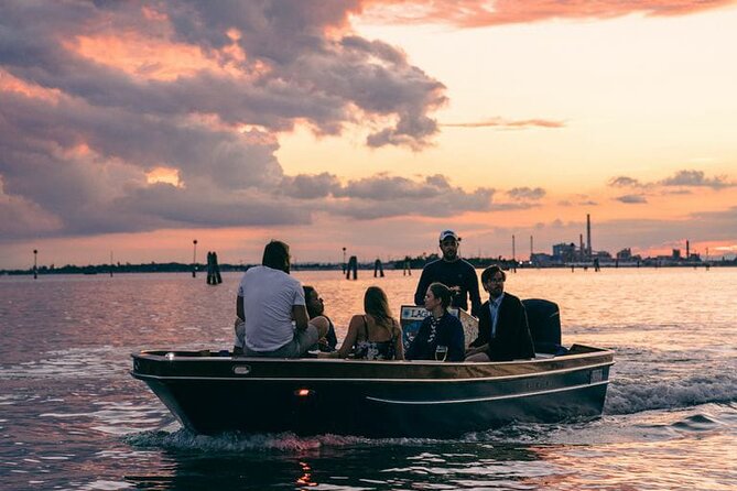 4 Hours Private Venice Northern Gems Murano Burano Torcello Tour - From Dorsoduro to Giudecca: reading Venice from the water