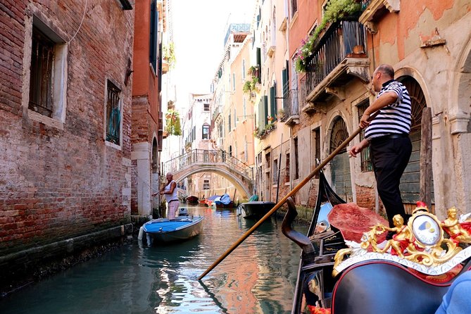 45-Minute or 1-hour Private Gondola Ride from Rialto - Private boat time changes how you see Venice