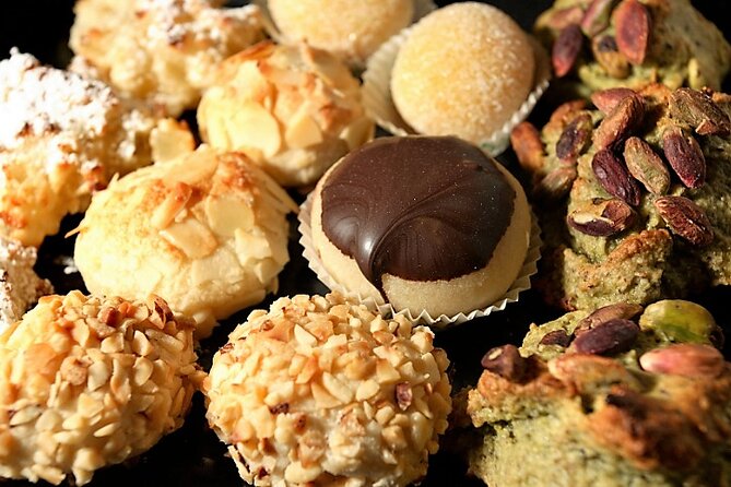 A Sweet Stroll Through Venice: Pastries, Chocolate, and Gelato - Walking the Rialto Market approach from Campo San Polo, not from the main crowd