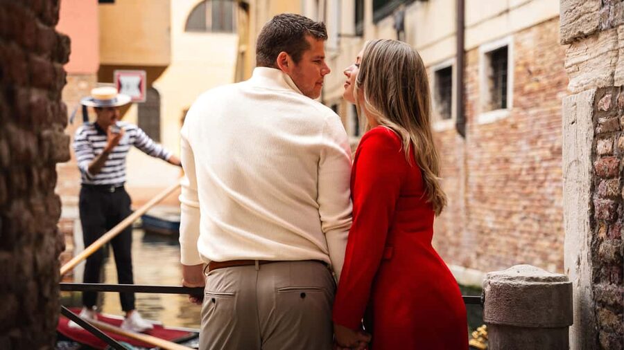 A Unique Photoshoot in Venice - Optional upgrades: gondola, Burano, Lido, and makeup add-ons