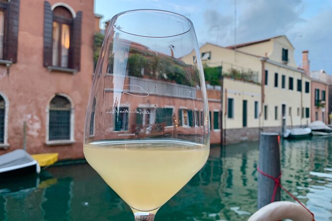 A Venetian Evening: Wine Tasting and Cicchetti with a Local Guide - Why this Venice wine tasting is such a smart first-night plan