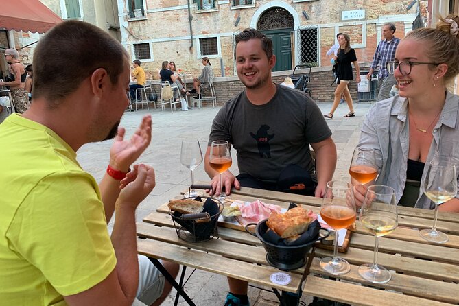 A Venetian Evening: Wine Tasting and Cicchetti with a Local Guide - What you’ll taste: wines, cicchetti tapas, and the dessert finish
