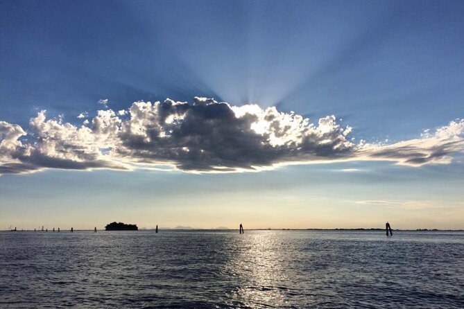 Aperitif at sunset in the Venice lagoon on a private boat. - Isola delle Vignole for free: vineyards, holidays, and a slower pace