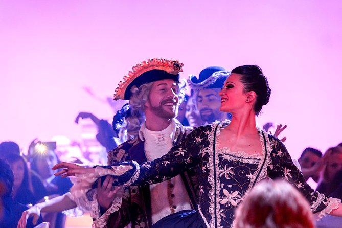 Avanspettacolo: Cabaret Dinner Show in Venice - Your evening timeline: welcome cocktail to Grand Show Magic