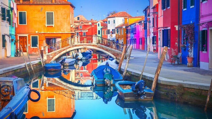 Best of Venice: Private Walking Tour with a Local - Rialto Bridge and Mercato di Rialto, classic Venice in one area