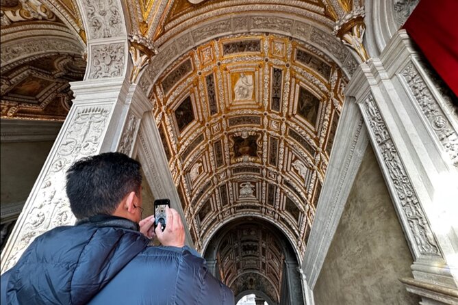 Best Of Venice: Saint Mark's Basilica, Doges Palace with Guide and Gondola Ride - A smart route through Piazza San Marco, not a wandering marathon