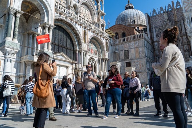 Best Of Venice: Saint Mark's Basilica, Doges Palace with Guide and Gondola Ride - Stop 4: Gondola ride in regulated boats, with a real canal perspective