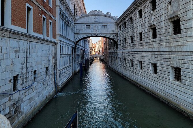 Best Of Venice: Saint Mark's Basilica, Doges Palace with Guide and Gondola Ride - Guides set the tone, and the best ones make it fly
