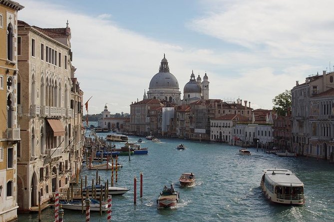 Best Venice Personalized Private Walking Tour with Official Guide - Why a private official guide cuts through Venice