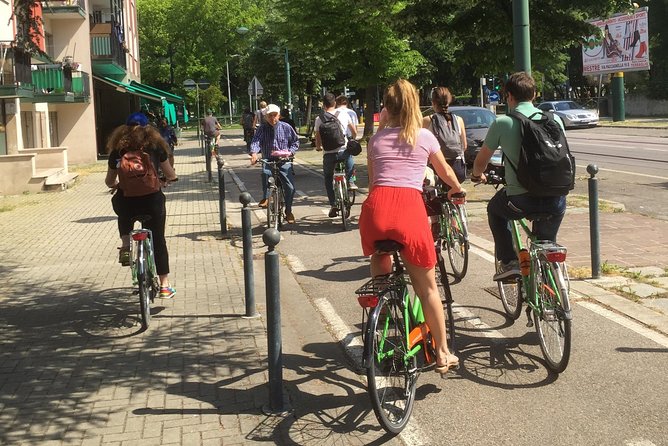 By bike on the Liberty Bridge - Liberty Bridge: the 4 km lagoon crossing