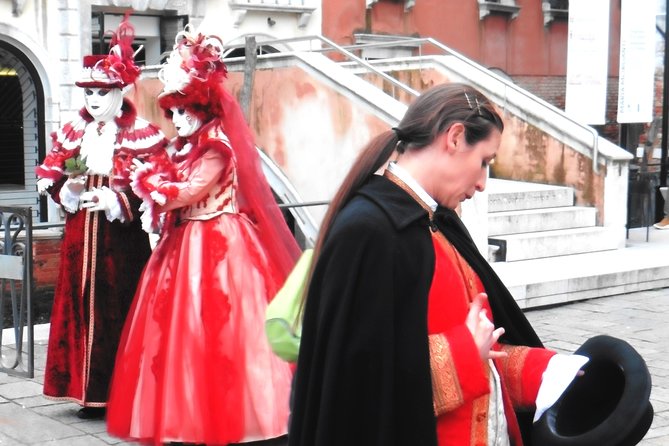 Carnival & Casanova Secrets, Theatrical Walking Show - A Carnival show you feel in your legs
