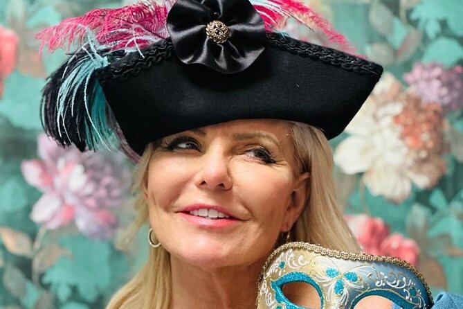 Carnival Dress Experience in Venice - The photo set: six backgrounds and a small-courtyard feel