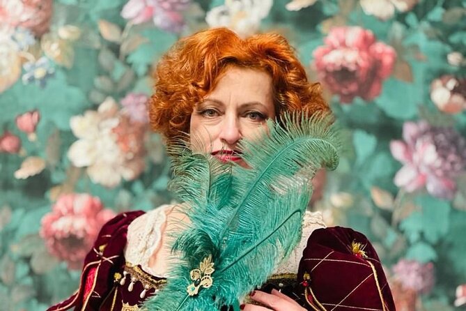Carnival Dress Experience in Venice - Staff help that keeps it fun, not stressful