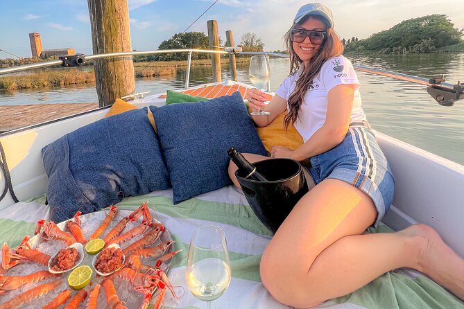 Cena at Gatto Nero (or Hosteria)with SunSet Cruise Around Burano - The sail through Venice’s hidden canals: why the cruise matters