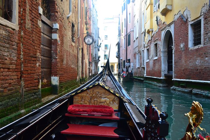 Charming Gondola Ride on the Grand Canal & Gondola Gallery™ - The Stops You Will Actually Want to Watch For