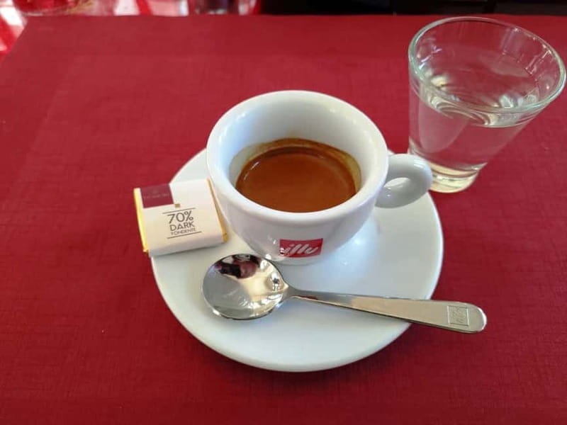 Chill coffee or meal break at illy Caffè in St.Mark's Square - Dietary Needs, Gluten-Free Reality, and Ordering Calm