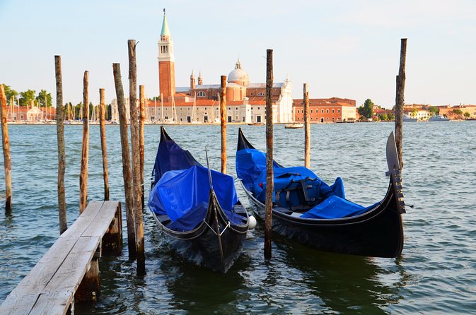 Classic 30-Minute Gondola Ride in Venice - The Canal Grande Loop: What You’ll See in Those 25 to 30 Minutes