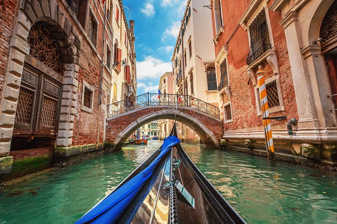 Classic 30-Minute Gondola Ride in Venice - Shared Gondolas: Value for Money, Trade-Offs for Romance