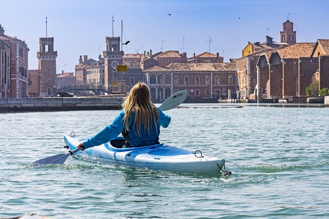 Cultural Kayak Tour: Discovering the City’s Canals - What the guides really bring: Nicoló and Aleksandra’s sports-first teaching