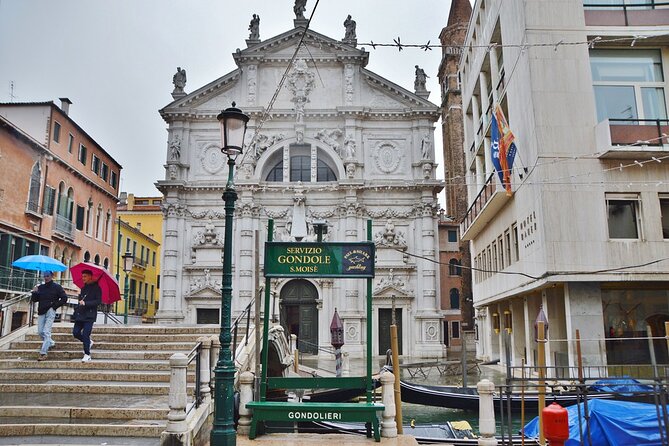 Deep into Venice: Morning Walking Tour & Gondola Ride - Palazzo Contarini Del Bovolo and the Bovolo Stairs Moment