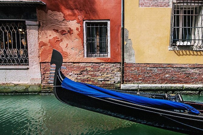 Deep into Venice: Morning Walking Tour & Gondola Ride - From Piazza to Water: Your Shared Gondola on the Canal Grande