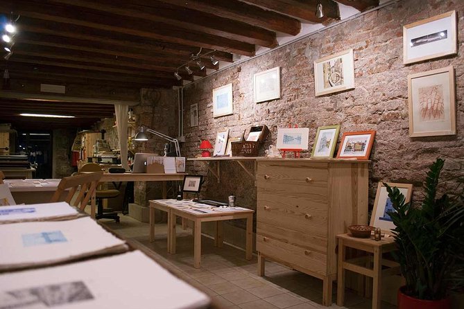 Demonstration of art print - Who should book this Venice print demonstration?