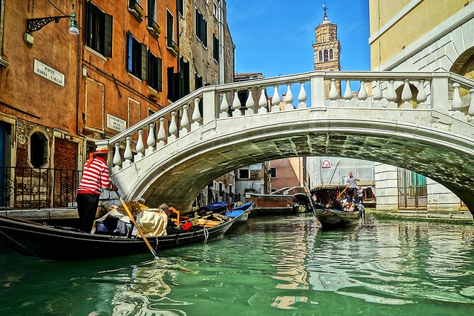 Departure Transfer: Venice to Marco Polo Airport VCE (Luxury Van) - Hotel pickup and the meet-and-greet moment