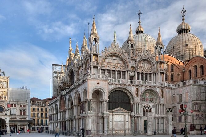 Departure Transfer: Venice to Marco Polo Airport VCE (Luxury Van) - Mercedes-Benz EQV or V-Class plus water taxi link