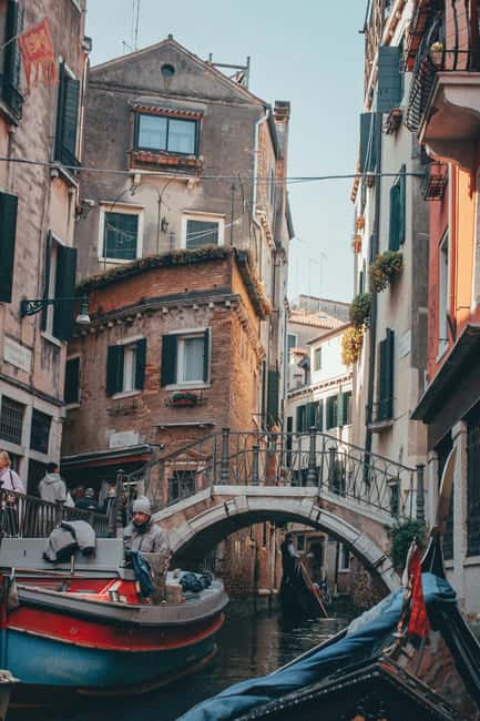 Discover the Hidden Gems of Venice: Guided Walking Tour - Calli, Callettes, and Quiet Squares: Santa Maria Formosa and Campo Santa Marina
