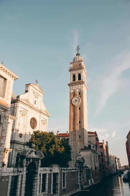Discover the Hidden Gems of Venice: Guided Walking Tour - Pace, Footwear, and Fit for Different Travelers