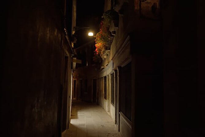 Discover Venice Ghostly Lore on Foot - How the guide tells the story (and why night matters)