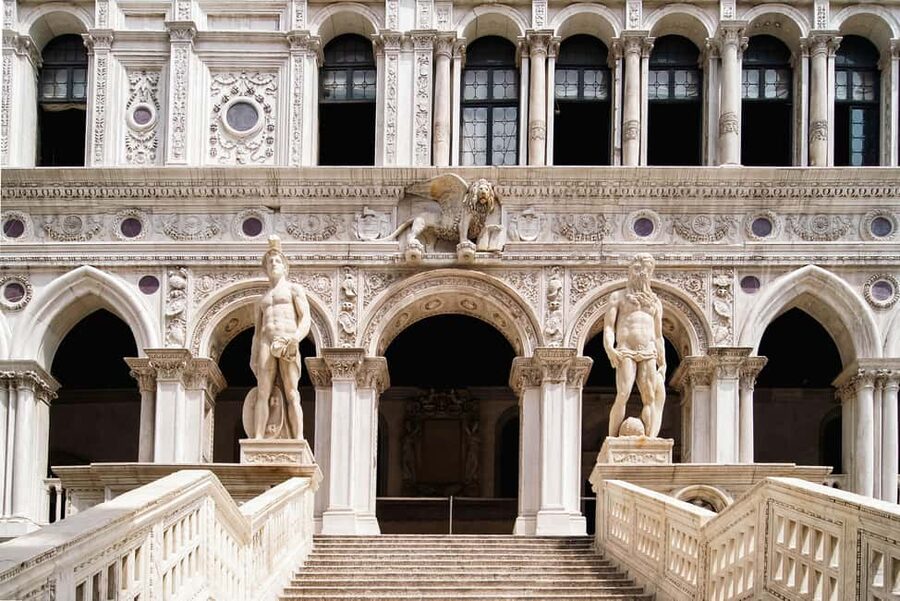 Doge's Palace, Bridge of Sighs & Prison Skip-the-Line Tour - The Best Moment: Crossing the Bridge of Sighs From the Inside