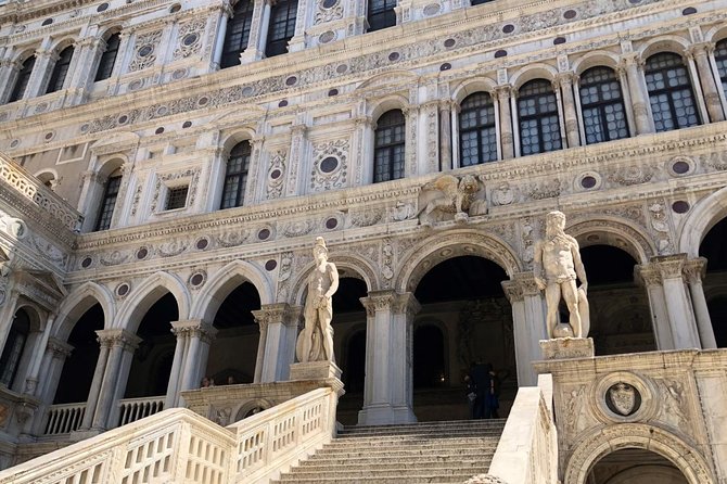 Doge's Palace Guided Tour - Guides, headsets, and language: how to make the experience actually work