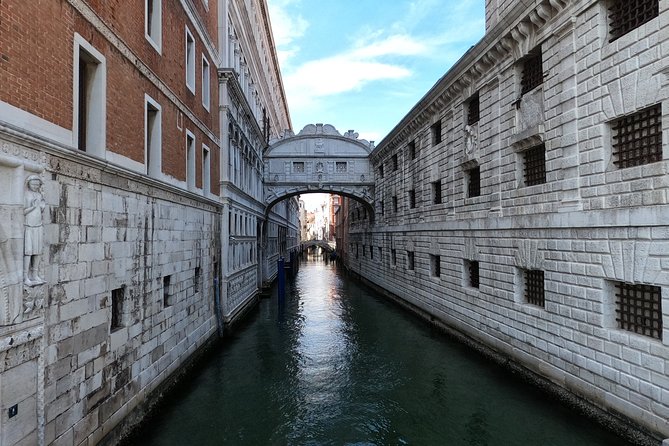 Doge's Palace & St. Mark's Basilica skip-the-line guided tour - Inside Doge’s Palace: fast-track entry, Bridge of Sighs, and New Prisons
