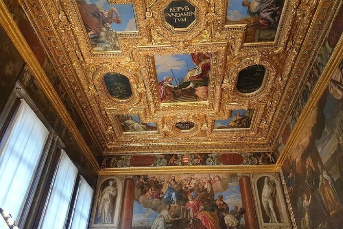 Exclusive Entrance Doge Palace & St. Mark's Basilica Terrace Tour - Doge’s Palace first, then the Bridge of Sighs story