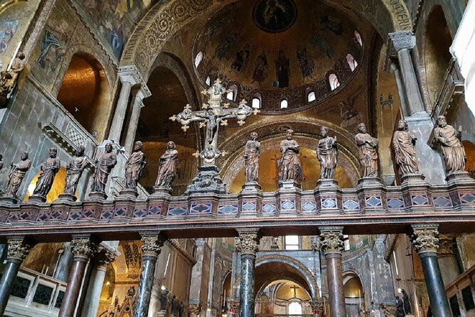 Exclusive Entrance Doge Palace & St. Mark's Basilica Terrace Tour - Headsets, group size, and pacing for a late-morning finish