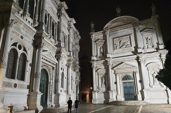 Experience Venice Like a Local on a Guided Small Group Walking Tour By Night - Weather, timing, and the communication reality