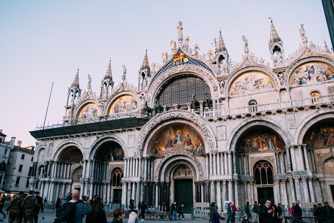 Explore the Instaworthy Spots of Venice with a Local - Stop 2: Corte Contarina and Palazzo Contarini del Bovolo