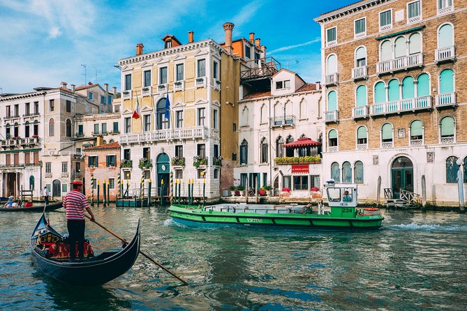 Explore Venice in 90 minutes with a Local - Rialto Bridge and the Grand Canal: commerce, scale, and angles