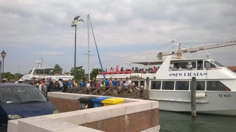 Fom Treporti: Murano, Burano, and Venice Motorboat Trip - Murano with a possible furnace visit: what to expect from that extra hour